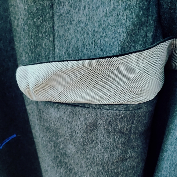 Like new 100% cashmere,charcoal men's coat, appx sz 38-40. Custom made. - Picture 5 of 8